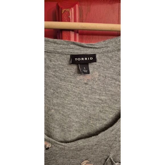 Torrid Size 1 1x Gray V Neck Short Sleeve Red Fox Tee Shirt Top Summer Weight - Picture 2 of 3